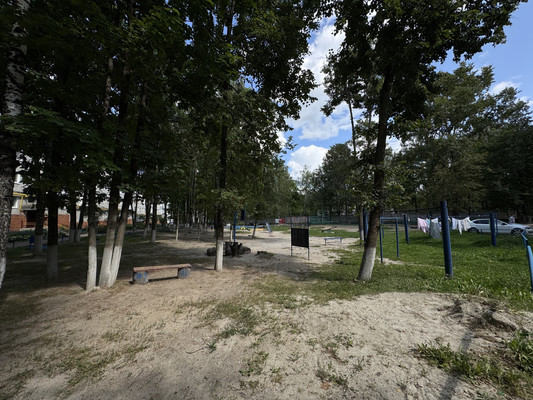 Продам двухкомнатную (2-комн.) квартиру, 12-й мкр, 1, Дятьково г