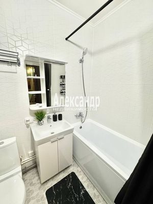 Продам однокомнатную (1-комн.) квартиру, Английская ул, 8, Бугры п