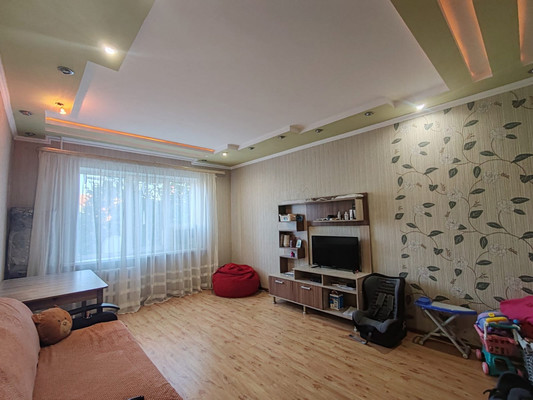 Продам трехкомнатную (3-комн.) квартиру, Гоголя ул, 24, Белореченск г