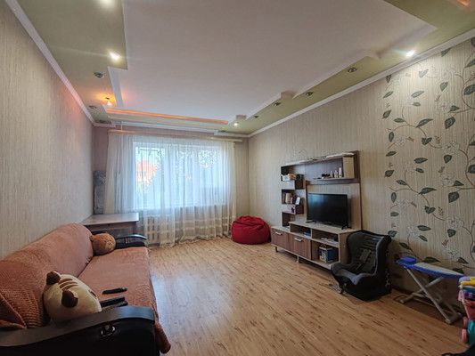 Продам трехкомнатную (3-комн.) квартиру, Гоголя ул, 24, Белореченск г