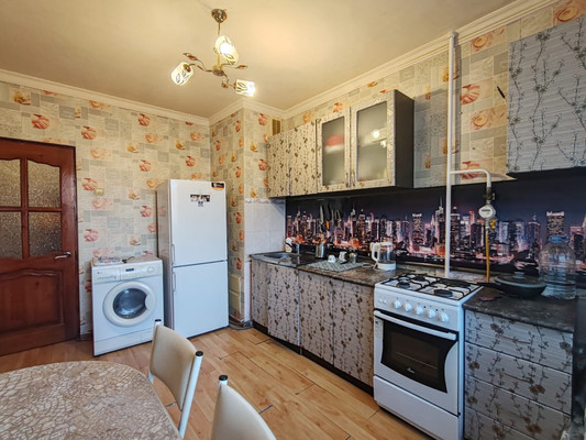 Продам трехкомнатную (3-комн.) квартиру, Гоголя ул, 24, Белореченск г