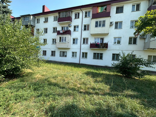 Продам трехкомнатную (3-комн.) квартиру, Кабардинская ул, 135, Нарткала г
