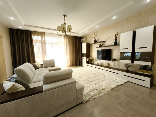 Продам трехкомнатную (3-комн.) квартиру, Альберта Камалеева пр-кт, 28, Казань г