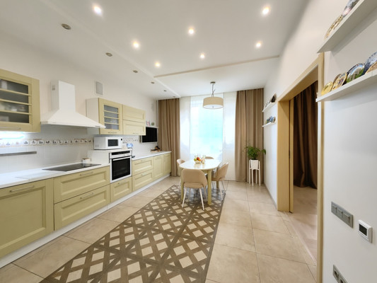 Продам трехкомнатную (3-комн.) квартиру, Альберта Камалеева пр-кт, 28, Казань г