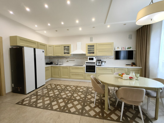 Продам трехкомнатную (3-комн.) квартиру, Альберта Камалеева пр-кт, 28, Казань г