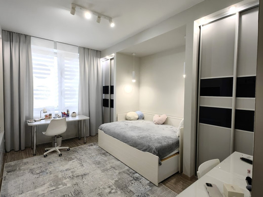 Продам трехкомнатную (3-комн.) квартиру, Альберта Камалеева пр-кт, 28, Казань г