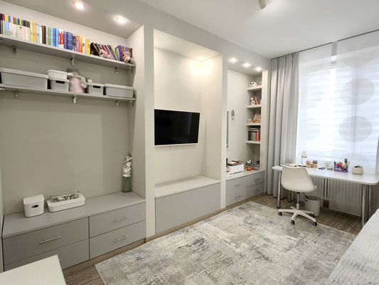 Продам трехкомнатную (3-комн.) квартиру, Альберта Камалеева пр-кт, 28, Казань г