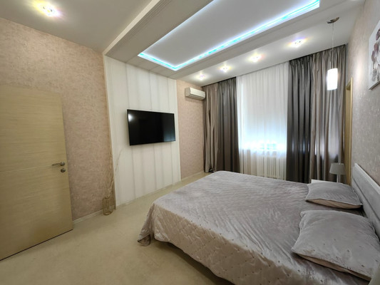 Продам трехкомнатную (3-комн.) квартиру, Альберта Камалеева пр-кт, 28, Казань г
