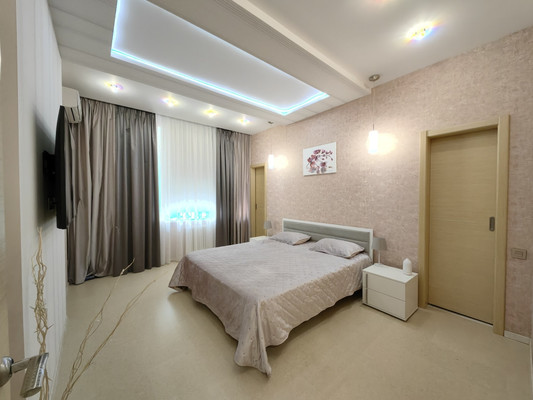 Продам трехкомнатную (3-комн.) квартиру, Альберта Камалеева пр-кт, 28, Казань г