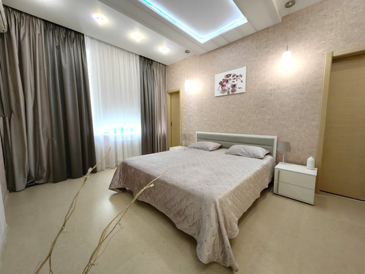 Продам трехкомнатную (3-комн.) квартиру, Альберта Камалеева пр-кт, 28, Казань г
