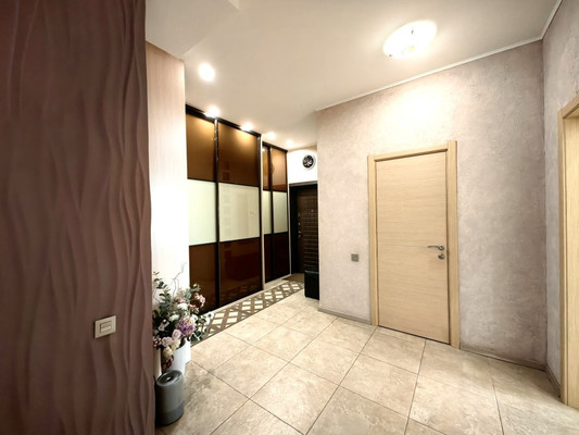 Продам трехкомнатную (3-комн.) квартиру, Альберта Камалеева пр-кт, 28, Казань г