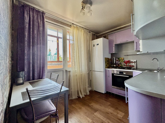 Продам двухкомнатную (2-комн.) квартиру, Космонавта Комарова ул, 2, Воронеж г