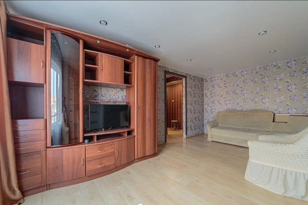 Продам двухкомнатную (2-комн.) квартиру, Карпинского ул, 1, Пенза г