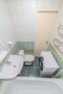 Продам двухкомнатную (2-комн.) квартиру, Карпинского ул, 1, Пенза г