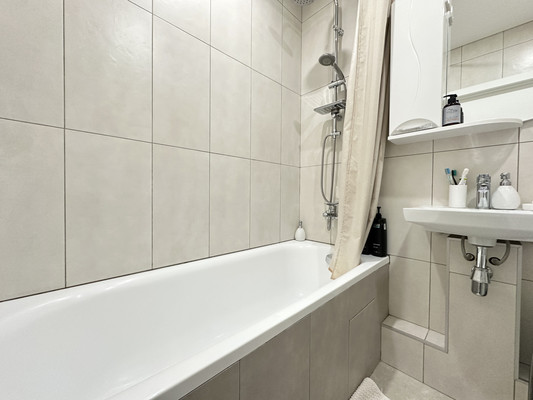 Продам двухкомнатную (2-комн.) квартиру, Летчика Осканова ул, 6, Москва г