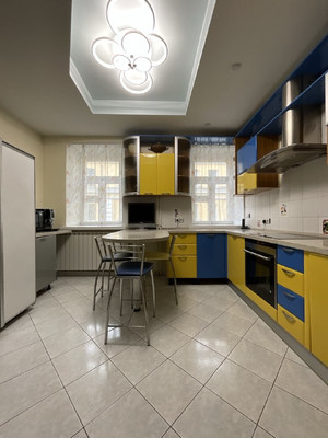 Продам многокомнатную квартиру, Трубная ул, 26к1, Москва г