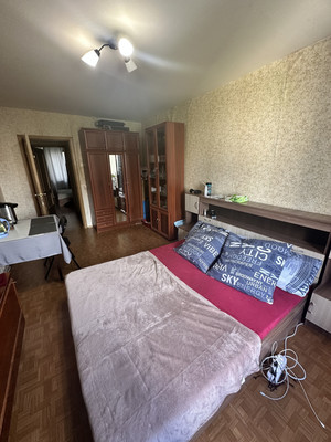 Продам трехкомнатную (3-комн.) квартиру, Октябрьская ул, 81, Колпино г