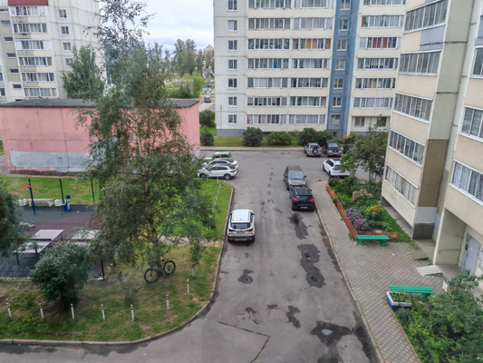Продам трехкомнатную (3-комн.) квартиру, Октябрьская ул, 81, Колпино г