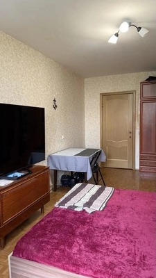 Продам трехкомнатную (3-комн.) квартиру, Октябрьская ул, 81, Колпино г