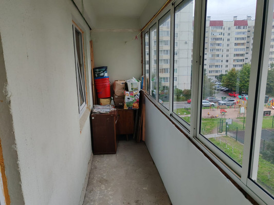 Продам трехкомнатную (3-комн.) квартиру, Октябрьская ул, 81, Колпино г