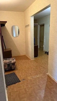 Продам трехкомнатную (3-комн.) квартиру, Октябрьская ул, 81, Колпино г