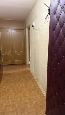 Продам трехкомнатную (3-комн.) квартиру, Октябрьская ул, 81, Колпино г