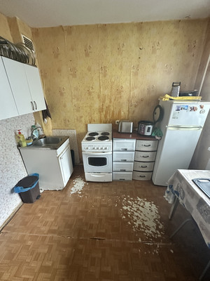 Продам трехкомнатную (3-комн.) квартиру, Октябрьская ул, 81, Колпино г