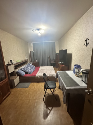 Продам трехкомнатную (3-комн.) квартиру, Октябрьская ул, 81, Колпино г
