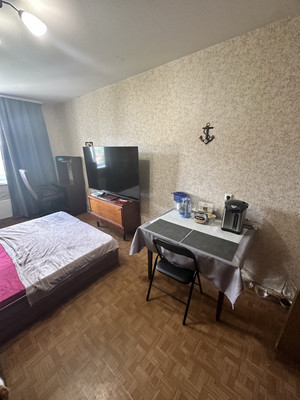 Продам трехкомнатную (3-комн.) квартиру, Октябрьская ул, 81, Колпино г