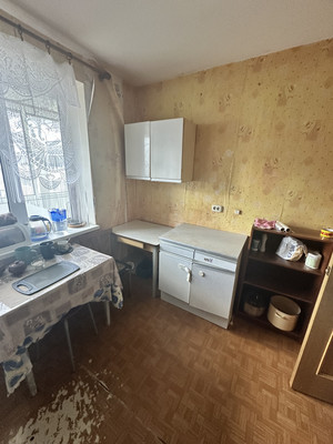 Продам трехкомнатную (3-комн.) квартиру, Октябрьская ул, 81, Колпино г