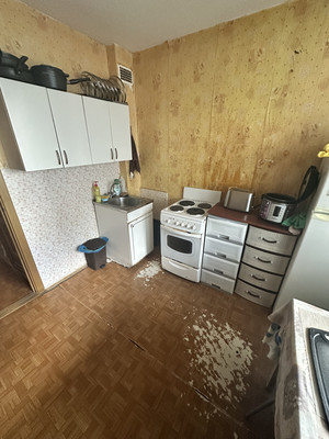 Продам трехкомнатную (3-комн.) квартиру, Октябрьская ул, 81, Колпино г