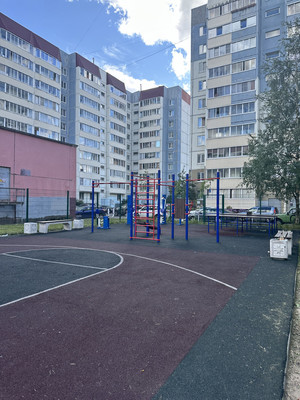 Продам трехкомнатную (3-комн.) квартиру, Октябрьская ул, 81, Колпино г