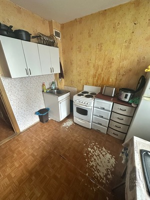Продам трехкомнатную (3-комн.) квартиру, Октябрьская ул, 81, Колпино г