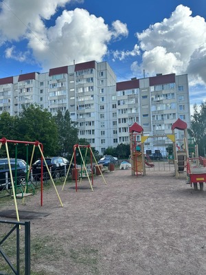 Продам трехкомнатную (3-комн.) квартиру, Октябрьская ул, 81, Колпино г