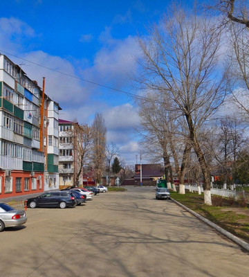 Продам трехкомнатную (3-комн.) квартиру, Новосочинский проезд, 4, Армавир г