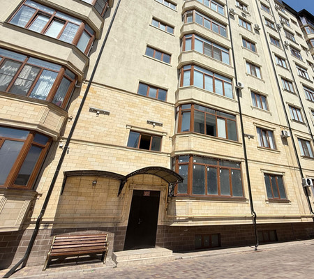 Продам двухкомнатную (2-комн.) квартиру, Ахохова ул, 190Ак3, Нальчик г