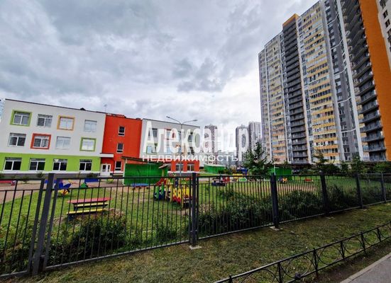 Продам однокомнатную (1-комн.) квартиру, Строителей пр-кт, 20, Кудрово г
