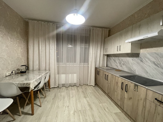 Продам трехкомнатную (3-комн.) квартиру, Маршала Савицкого ул, 30, Москва г