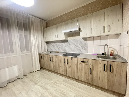 Продам трехкомнатную (3-комн.) квартиру, Маршала Савицкого ул, 30, Москва г