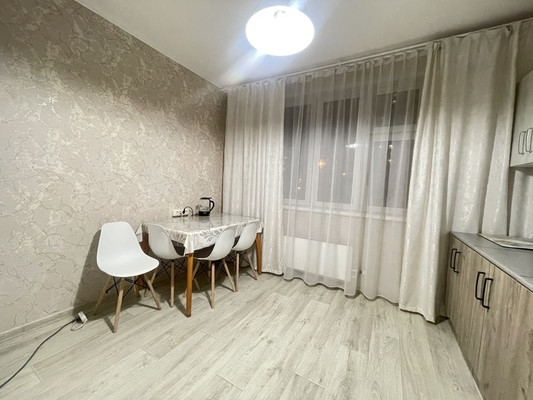Продам трехкомнатную (3-комн.) квартиру, Маршала Савицкого ул, 30, Москва г