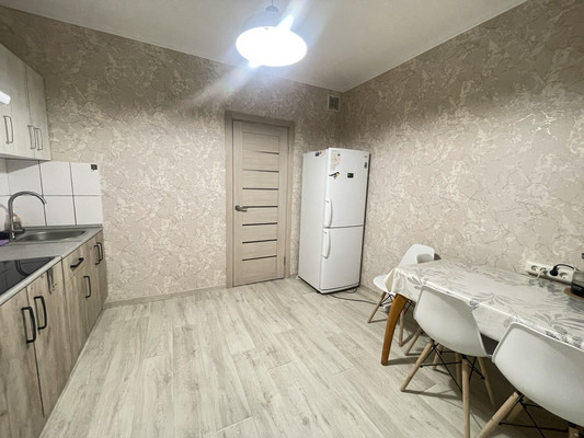 Продам трехкомнатную (3-комн.) квартиру, Маршала Савицкого ул, 30, Москва г