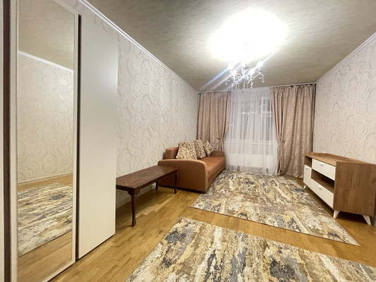 Продам трехкомнатную (3-комн.) квартиру, Маршала Савицкого ул, 30, Москва г