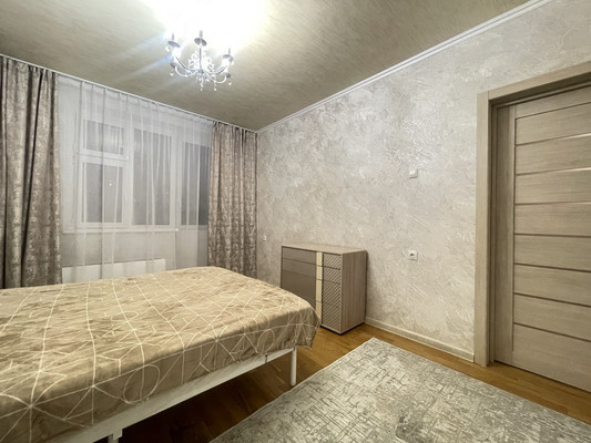 Продам трехкомнатную (3-комн.) квартиру, Маршала Савицкого ул, 30, Москва г