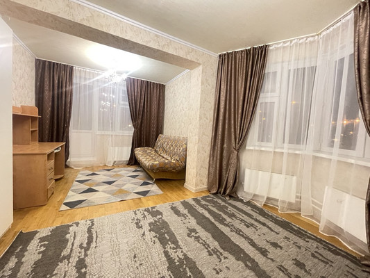 Продам трехкомнатную (3-комн.) квартиру, Маршала Савицкого ул, 30, Москва г