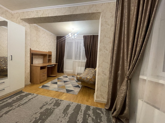 Продам трехкомнатную (3-комн.) квартиру, Маршала Савицкого ул, 30, Москва г