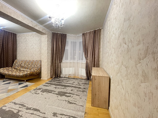 Продам трехкомнатную (3-комн.) квартиру, Маршала Савицкого ул, 30, Москва г