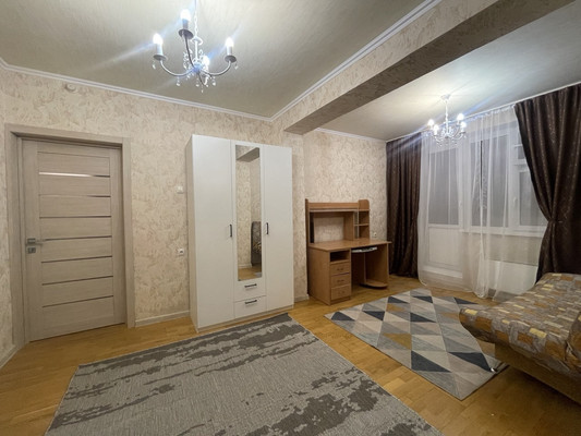 Продам трехкомнатную (3-комн.) квартиру, Маршала Савицкого ул, 30, Москва г