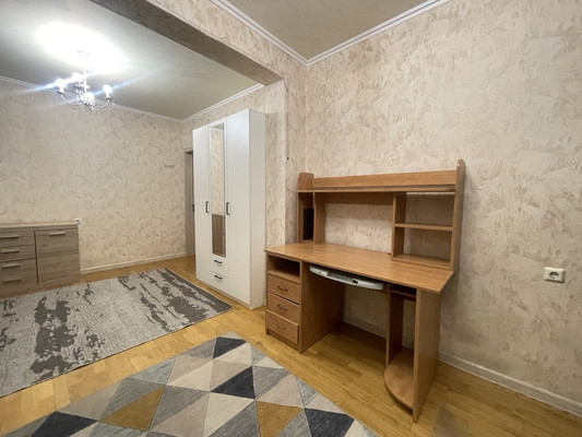 Продам трехкомнатную (3-комн.) квартиру, Маршала Савицкого ул, 30, Москва г
