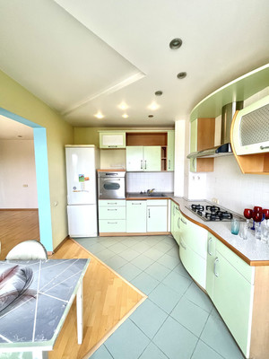 Продам трехкомнатную (3-комн.) квартиру, Парковая ул, 34, Слащево д