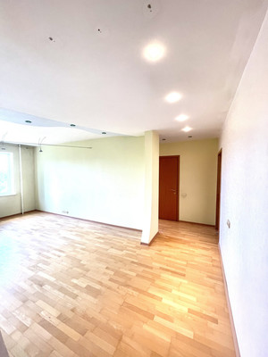 Продам трехкомнатную (3-комн.) квартиру, Парковая ул, 34, Слащево д